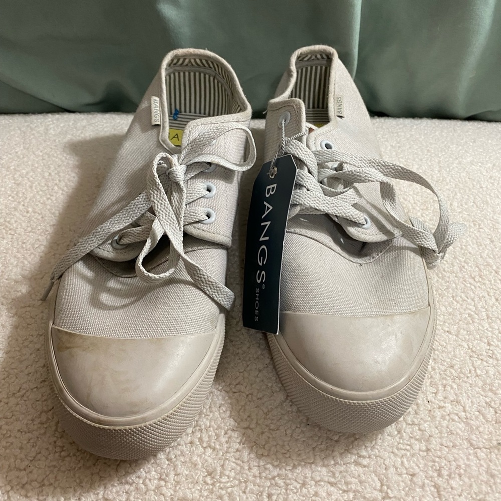 Womens bang shoes size 7.5 never worn got dirty while moving